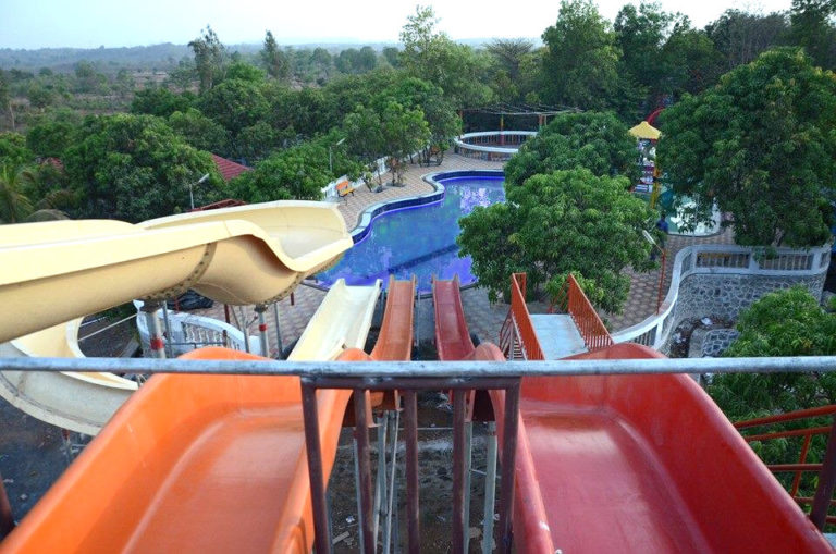 Amusement parks at Breakout prices