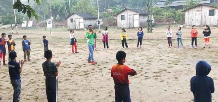 students and kids enjoying thier picnic near mumbai