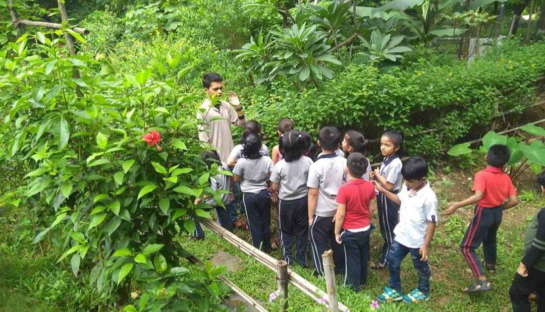 Kids enjoying one day school picnic near pune